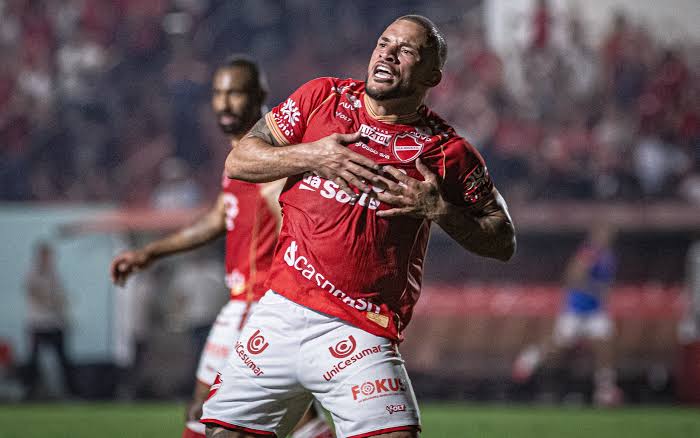 Vila Nova bate o Am&eacute;rica-MG e segue na cola da lideran&ccedil;a da S&eacute;rie B