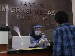 Pihak imigrasi meminta dokumen tambahan berupa surat keterangan domisili, karena ktp paman saya bukan ktp jakarta. Intip Cara Imigrasi Tangerang Layani Pembuatan Paspor Di Tengah Pandemi Bisnis Liputan6 Com