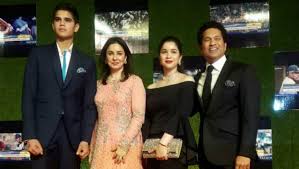 Little master, tendlya1 height : Sachin Tendulkar Says Sarah Arjun Tendulkar Do Not Use Twitter Demands Action Against Fake Accounts Essentiallysports