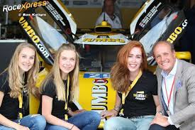 Al lange tijd wordt er over een eventuele relatie tussen kjeld nuis en joy beune gespeculeerd en ook nu weer zorgen de sporters voor losse tongen. Foto Babe Schaatsbabes Antoinette De Jong En Joy Beune Bij De Jumbo Raceauto Racexpress