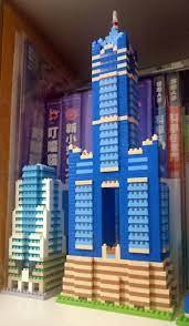 用TICO微型積木「85大樓x12包+其他」組成的「八五大樓」 - 巴哈姆特