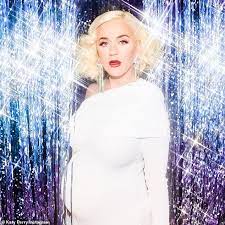 Her fifth album is coloured by a depressive period during. Katy Perry Zeigt Ihre Riesige Beule Wie Sie Mit Prominenten Gluckwunschen An Die Klasse Von 2020 Aktuelle Boulevard Nachrichten Und Fotogalerien Zu Stars Sternchen