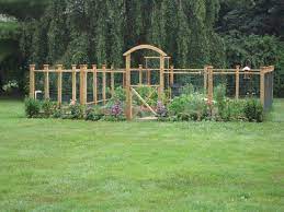 Nice Idea For A Garden Fence If You Build It To Be Over 6 Feet High It Might Keep The Deer Out Diy Garden Fence Small Garden Fence Fenced Vegetable Garden