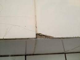 Ich verkaufe hier ein fliesen reparaturset, wie es jedes jahr bei aldi und lidl im angebot ist für. Fliese Ausbessern Ecke Abgebrochen Weisse Fliese Reparatur Heimwerken Bad