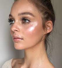 Natural Skin Makeup Look With Extra Blush And Highlighter Mascara And Brushed Up Brows Skin Makeup Makeup Looks Beauty Makeup