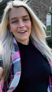 Darcy Booth's Instagram, Twitter & Facebook