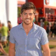 O seu modelo foi bastante baseado nos primeiros anos da telenovela malhação, da rede globo. Lourenco Ortigao Famousfix