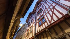 Troyes had a population of 61,996 inhabitants in 2018. Troyes Reimt Sich Mit Fachwerk De Troyes La Champagne Tourisme