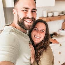 Julie Benefield's Instagram, Twitter & Facebook