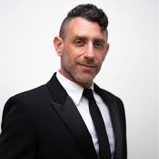 Honoré d'avoir été invité ce matin par Benjamin Feijoo dans la matinale de  LuxRadio, en direct pour partager sur le marché immobilier genevois et de  mon activité chez Bernard Nicod. Rejoignez-moi… |