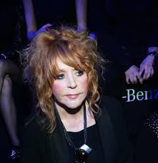 Некоторые принялись сокрушаться и выражать слова соболезнования. Na Novyh Snimkah Alla Pugacheva Vyglyadit Molozhe Maksima Galkina Starhit Ru