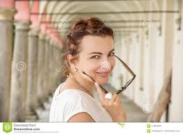 Un grand nombre de prostituées vient des pays de l'europe de l'est. Femme Joyeuse Dans Le Couloir Medieval Telc Republique Tcheque Image Stock Image Du Femelle Joie 110645697
