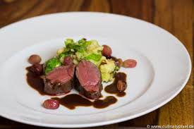 Rehrucken Sous Vide Gegart Kartoffelstampf Mit Rosenkohl Und Haselnussen Langsam Gebackene Trauben Wild Jus Rezepte Rehrucken Rezept Reh Rezept