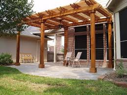 Freistehende Pergola Aus Holz Auf Der Steinterrasse Outdoor Patio Designs Building A Pergola Outdoor Pergola