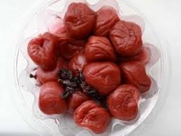 La corretta alimentazione prevede pasti leggeri, frequenti e di facile digestione. Umeboshi E Foglie Di Shiso Nostre Alleate Contro L Acidita Dello Stomaco E Molto Altro Ancora