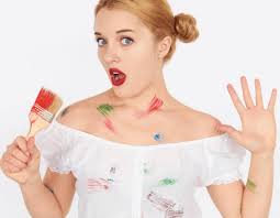 Toutefois, lorsque la peinture commence à sécher ou est sèche, c'est une toute autre histoire ! Tache De Peinture Comment Enlever Les Taches De Peinture Seche Tout Pratique