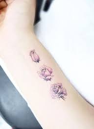 Tattoo Arm Frau Kleine Rosa Rosen Am Unterarm Rose Tattoos For Women Cool Tattoos Trendy Tattoos
