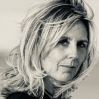 Sandra Kamp's Instagram, Twitter & Facebook