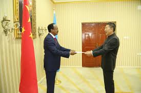 Ucapan tegur sapa / greetings. Mohamed Farmaajo V Twitter Waxaan Warqadaha Aqoonsiga Ka Guddoomay Danjiraha Shiinaha Ee Soomaaliya Mudane Qin Jian Xiriirka Labada Dal Waa Mid Fac Weyn Https T Co S4uxqgiazm