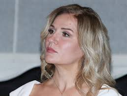 Η άγνωστη πεpιπέτεια της Μπέσυ Μάλφα: Ο όγκos στο κεφάλι και η μεγάλη μάxη!  Link στο 1ο σχόλιο👇👇👇