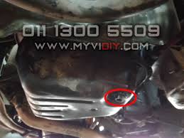 Keluarkan 'dipstick' dan lihat konsistensi atau warna minyak enjin anda. Cara Tukar Atf Filter Myvi