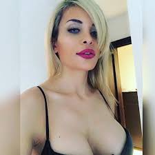 صدر دومينيك حوراني Actresses Blog