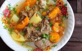 Sop daging sapi kuah bening ini juga bisa membantu menghilangkan rasa eneg akibat makanan bumbu: 3 Resep Sop Daging Empuk Kuahnya Segar Dimasak Dengan Rempah