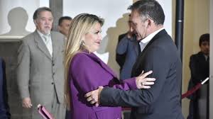 Chile asegura que detuvo a los implicados cuando intentaban robar a camiones en su territorio, mientra el. Restituyen A Lopez Como Ministro De Defensa El Pais Opinion Bolivia
