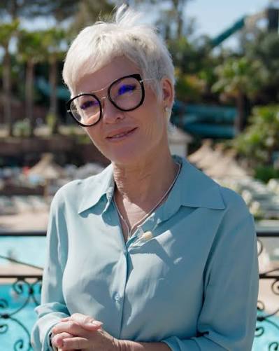 🎉 Joyeux anniversaire à notre directrice, Mme Aurore Laroche ! Toute l'équipe d'Esterel Caravaning souhaite un excellent anniversaire à Aurore Laroche Pro, Directrice d'Esterel Caravaning ! Toujours rayonnante, inspirante et débordante d'une