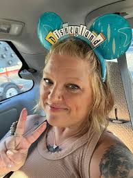 House is clean, fall decor is out, laundry is finished, my salad is ready  for tomorrow's church picnic…. Sundays are my absolute favorite day of the  week spent with people I love