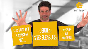 Hij is geboren in breda, woonde een tijdje in de verenigde staten en pendelde voor de liefde zeven jaar lang tussen barcelona en de parel van het zuiden. Tijd Voor Een Play Break Met Nos Sportverslaggever Jeroen Stekelenburg Youtube