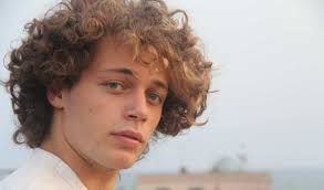 Abbiamo preso ludovico tersigni (che interpreta ale in summertime), andrea lattanzi (che fa dario) e il cantautore giorgio poi. Ludovico Tersigni Chi E Jacopo In Oltre La Soglia Carriera E Curiosita