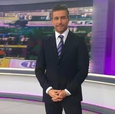 17:48 | el periodista fernando solabarrieta decidió cortar el pelo largo que había mantenido por varios meses, una de las que solicitó el cambio de look fue su esposa, ivette vergara. Fernando Solabarrieta Se Arrepiente De Su Corte De Pelo Estilo Futbolista Que Opinas Guioteca