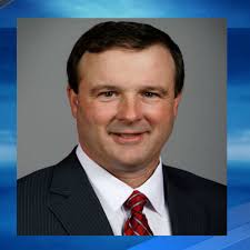 Sen. Bill Dix resigns after online video shows him kissing lobbyist