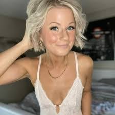 Stephanie Hitchcock's Instagram, Twitter & Facebook