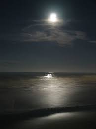 Makes Me Want To Go To The Beach Right Now Beach At Night Night Sea Cool Photos
