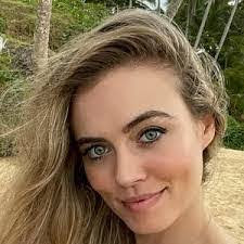 Alexandra Laughlin's Instagram, Twitter & Facebook