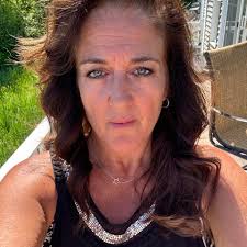 Hi friends, can anyone recommend a good electrician? Huge thanks! 😊