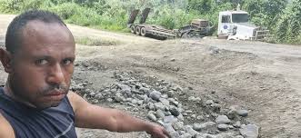 Make ur own travel safe la n it's all dangerous la Namling highway