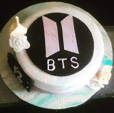 Maybe you would like to learn more about one of these? Pin By Maria Sanchez On Bts Lockscreen Bts Cake Bts Birthdays 14th Birthday Cakes