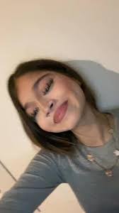 Melissa Pickering's Instagram, Twitter & Facebook