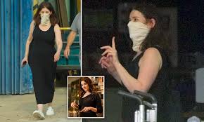 Nigella's official site packed with recipes, updates, tips, advice, books and products, as well as a host of ways for you to join in. Nigella Lawson Is Back Filming But Isn T Her Face Mask The Kind Of Muslin She Uses To Strain Jam Daily Mail Online