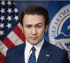 Who do you think I look like? : r/doppelganger