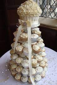 Giant Cupcake Wedding Top Tier Great Idea Wedding Cakes With Cupcakes Cupcake Tower Wedding Giant Cupcake Cakes