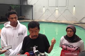 Dia adalah pengusaha yang pernah menjabat sebagai menteri perindustrian dan perdagangan indonesia pada kabinet pembangunan vii. Bob Hasan Meninggal Raja Sapta Indonesia Kehilangan Sosok Besar Antara News