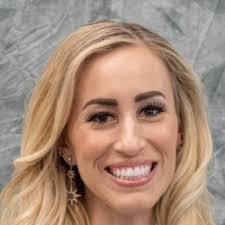 Kelly Acosta's Instagram, Twitter & Facebook