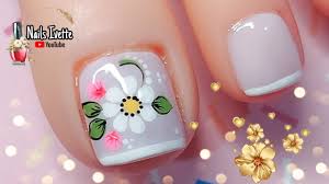 Dibujos para pintar las uñas mate son las uñas de moda del 2021. Diseno De Unas Flor Multicolor By Nails Ivette