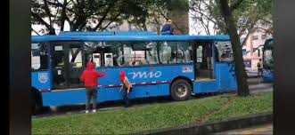 El gobierno de transición y emergencia que preside el mandatario francisco sagasti dispuso durante todo el sábado 29 y domingo 30 de mayo de 2021, en la provincia de arequipa del departamento de arequipa, se dispone la inmovilización. Toque De Queda En Cali Ultimas Noticias De Toque De Queda En Cali Rcn Radio