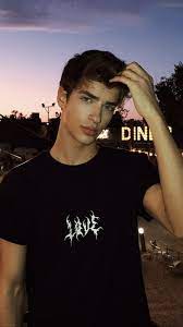 This astonishing model stands tall at the height of 5 feet, 10.5 inches. Manu Rios Wallpaper Manu Aesthetic People Cute White Boys