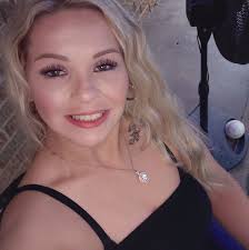 Where are all my pretty girls drop a picture 😍